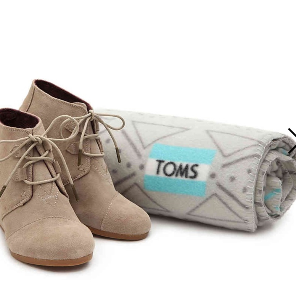 TOMS POLAR FLEECE BLANKET NEW - Picture 3 of 8